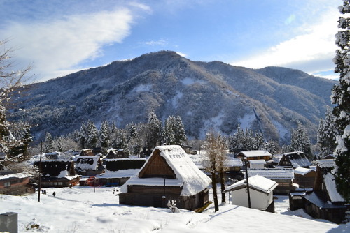 五箇山の相倉　（富山県南砺市）Ainokura Village in Gokayama (Nanto-shi, Toyama Prefecture)While lesser known than it