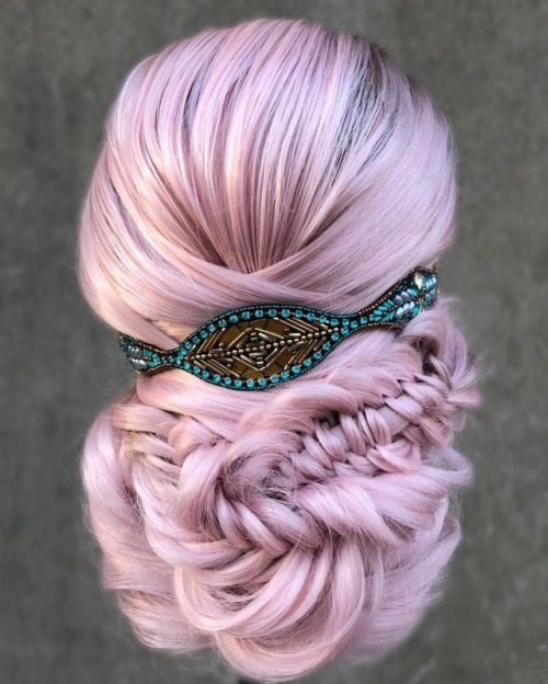 sosuperawesome:Braiding by Alison Valsamis, on InstagramFollow So Super Awesome on Instagram 