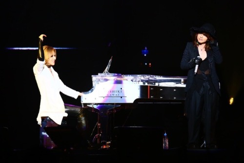 lunahydeist: X JAPAN × HYDE collaboration.“Red Swan” is the opening theme for the 