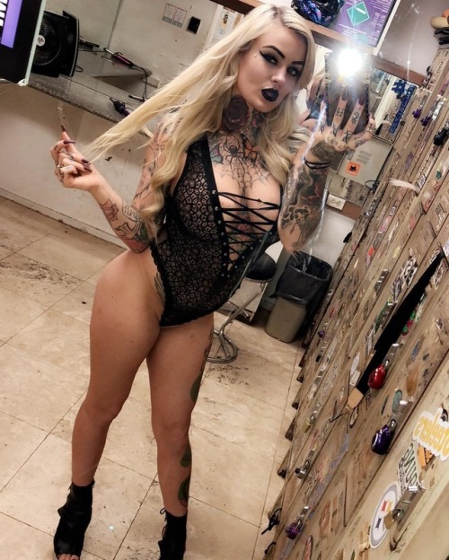 stripper-locker-room:  https://www.instagram.com/secret.got.bandz/