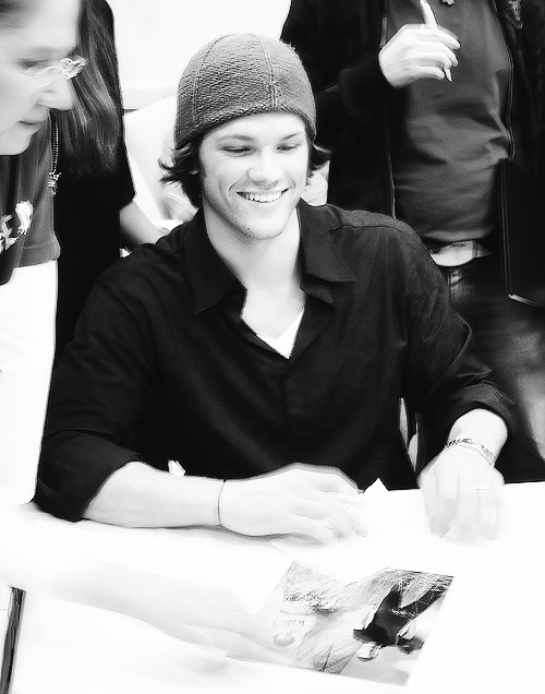 iamsupernaturalsbitch:  Jared @ Eyecon 2008 