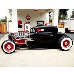 1932 Ford (Pintrest) #xdiv #xdivla #la #losangeles #follow #pma #shirts #brand #mensfashion #diamond #staygolden #like #x #div #clothing #apparel #ca #california #lifestyle #ratrod #choptop #low #lowered #fast #cars #ford #deuce #kustom