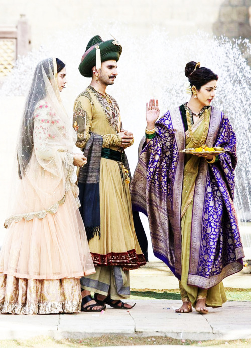 Deepika Padukone, Ranveer Singh &amp; Priyanka Chopra as Mastani, Peshwa Bajirao Ballal &amp; Kashib