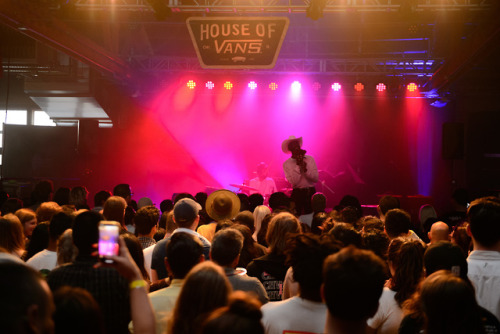 VANS HOUSE PARTIES | SAMOHTBrooklyn R&B singer Samoht is on the rise. The singer-songwriter just
