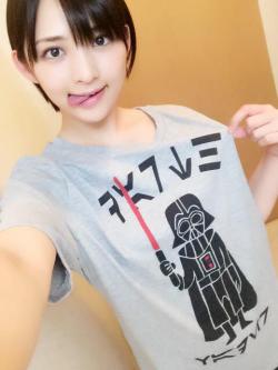 funkyfunx:  鈴木咲さんはTwitterを使っています: “THE NIGHT WATCHで買えるTシャツが可愛い！ ゆるゆるダースベイダー！！ 生地の手触りも柔らかー http://t.co/BRVJa2gaEb http://t.co/yPattKTd3o”