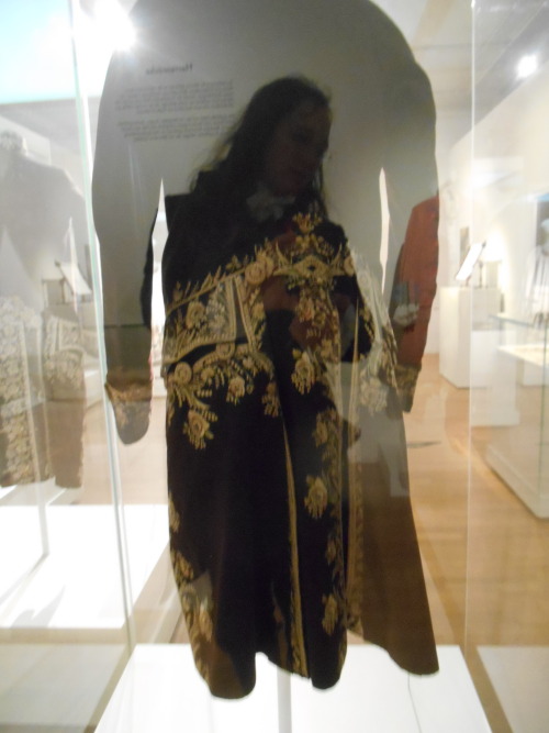 lebedame-wegelagerin: So yesterday I visited the Exhibition “History of Fashion - 1500 Years o