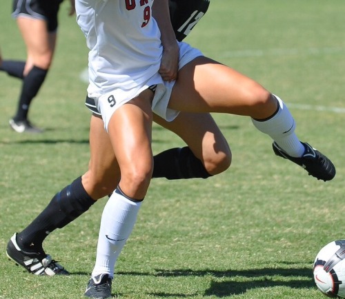 adidasnikesoccershorts: Soccer legs and more. Nice grab