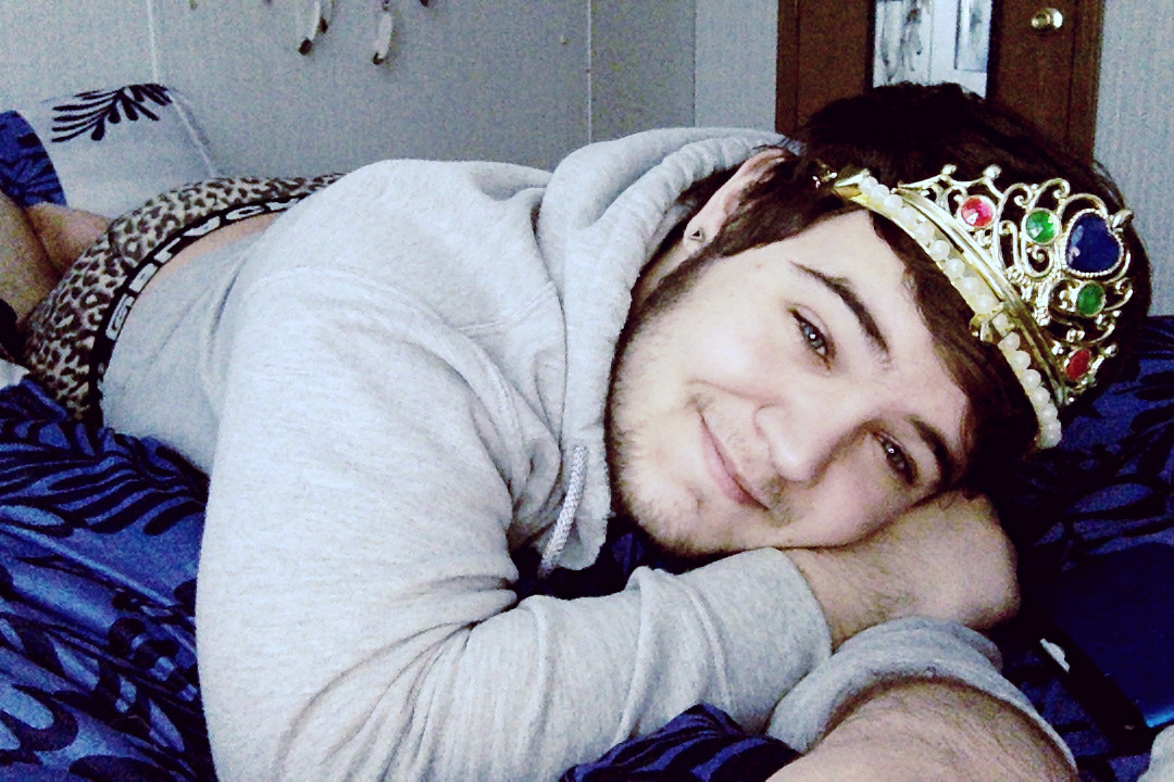 thegrandfrig:  saviorkota:  Seriously tho. Someone come be my Prince 👑  GAH THOSE