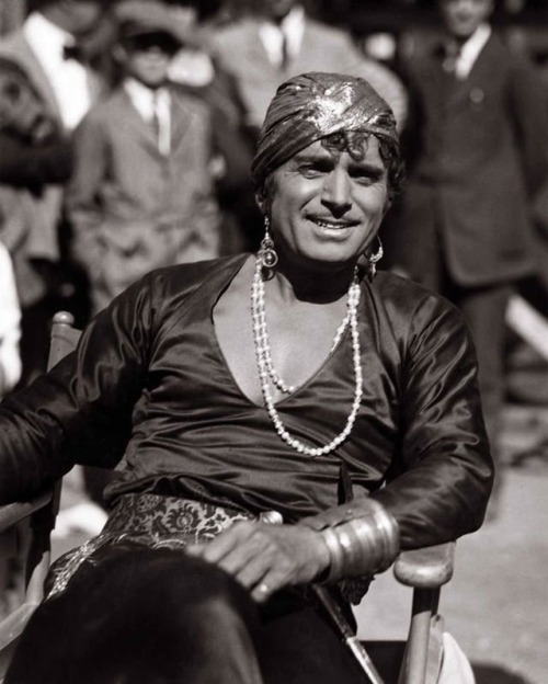 marypickfair:Douglas Fairbanks in all his splendor on the set of The Thief of Bagdad.