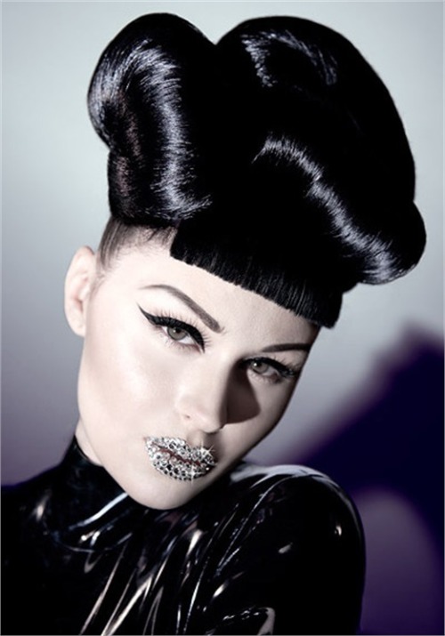 imgmodels:  Viktoria Modesta interviewed for Vogue.it 