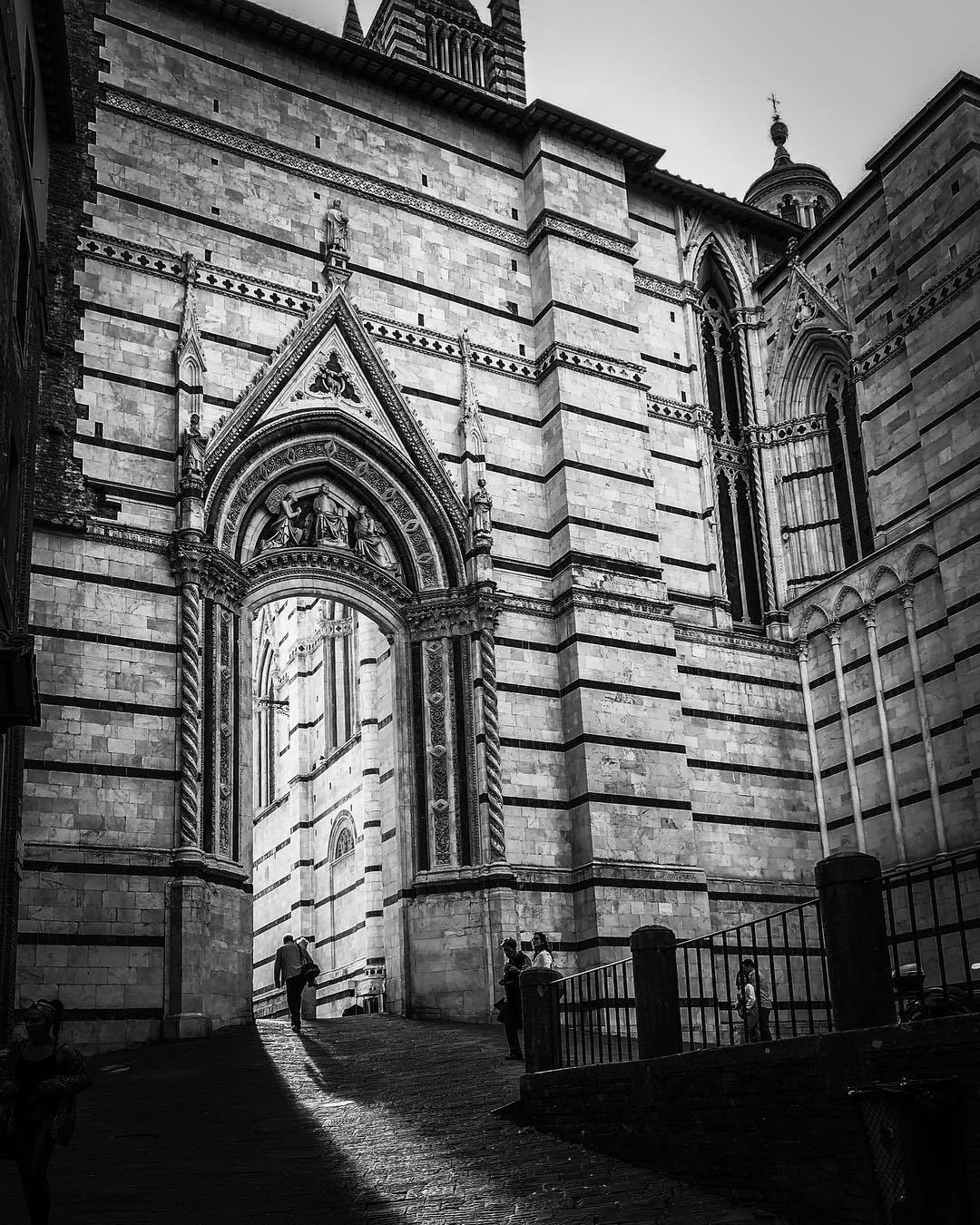 fabforgottennobility:
“GATE OF TIME #italia #italy #tuscany (presso Duomo di Santa Maria Assunta (Siena))
”