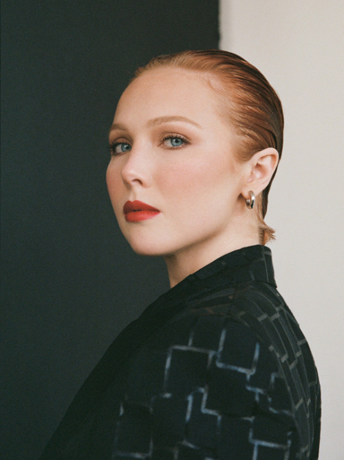 flawlessbeautyqueens:Molly C. Quinn photographed by Claire Leahy for Viewties Magazine (2022)