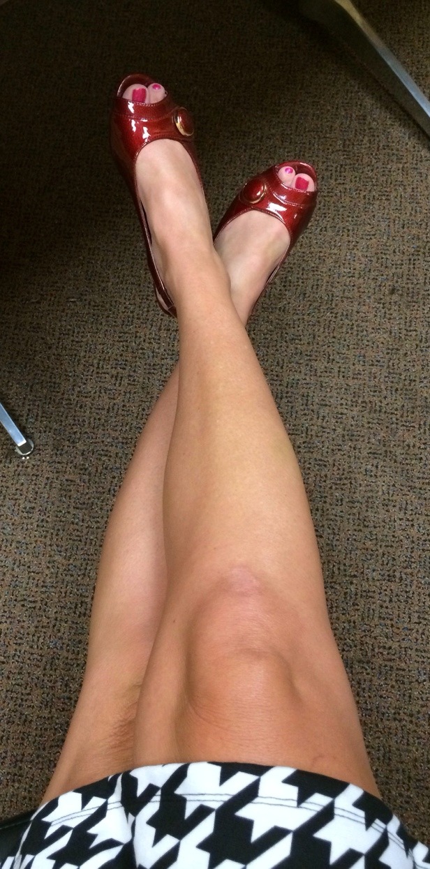 mattblevins1974:  More of Lilly’s legs and feet for all to enjoy.