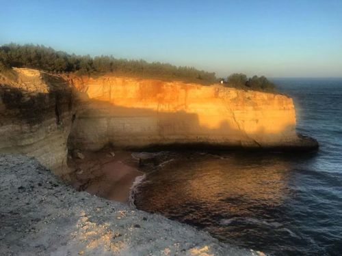 Before sunset #algavre #benagil #benagilcaves #faro #portugal (Benagil Caves) https://www.instagram.