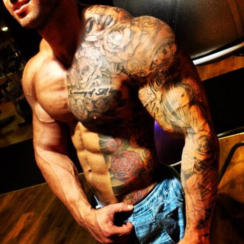 hugehardhot:  DAMN…