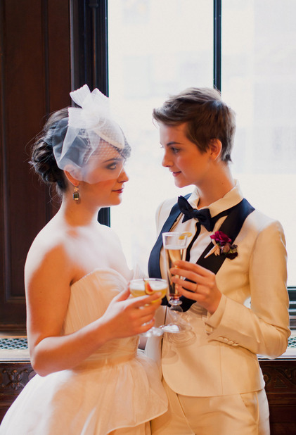 sukeycantspell:bakinginthebatcave:unicornhairs:her suit tho omgI love wedding photos of strangers. I