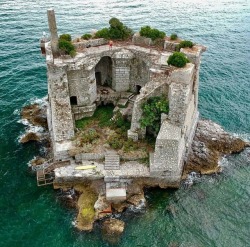 abandonedandurbex:Torre Scola, Italy [1080