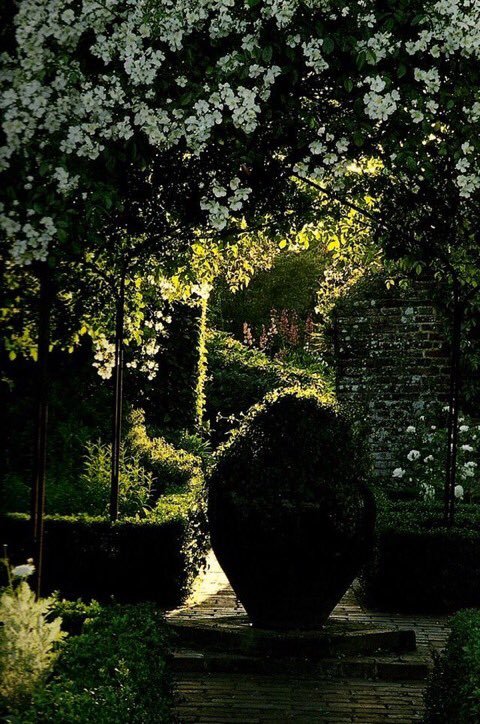 pagewoman: Sissinghurst Castle Garden, Kent, England