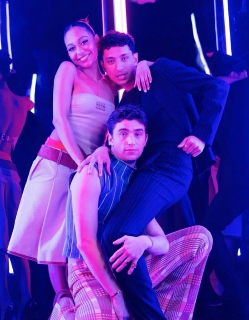 I Have So Many Questions. JAYDEN WHAT ARE YOU DOING???? Anyways George Is Just Chilling I Love That For