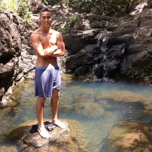 justen808: guysofthe808: Keali’i. If you zoom in you can see his boto ;) it looks chubby I saw it 