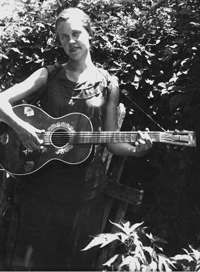 Ainer Owenby playing guitarDoris Ulmann (1882-1934)