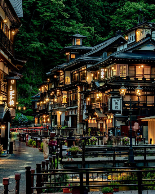 legendary-scholar:    Ginzan Onsen - Japan