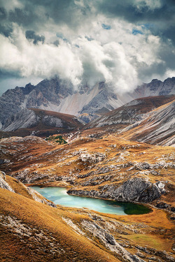 UN &hellip; SALTO ..SUL MONDO DINNANZI A LIMPIDI LAGHI.. E VETTE PERENNI&hellip;  THEWOLF 