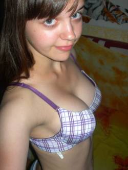 amateurs-ever-seen:  soon naked !!!!!!!!!!!!!  reblog if you want to see her naked !!!!