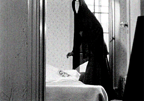 radical-eirini: witchinghour: The Mirror-Faced Grim Reaper in Meshes of the Afternoon (1943), dir. M
