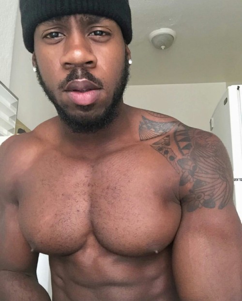 blkbugatti:  Sexy & bearded. love those nipples 2   Mmk