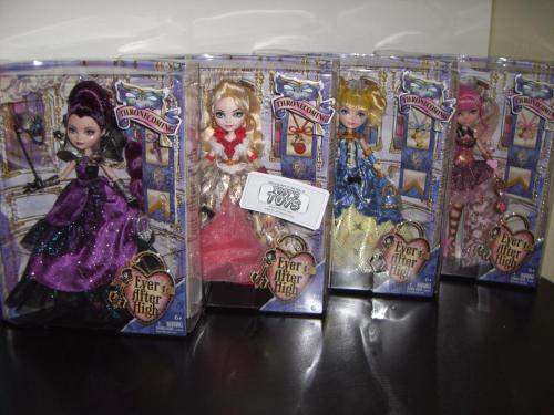 tifaerie:  http://stores.ebay.com/Toots-Toy-Store/_i.html?rt=nc&_sid=7781788&_sticky=1&_trksid=p4634.c0.m14&_sop=10&_sc=1 
