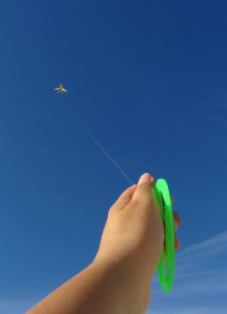 viewthroughmysoul:  Got me a rainbow kite by Teodora 