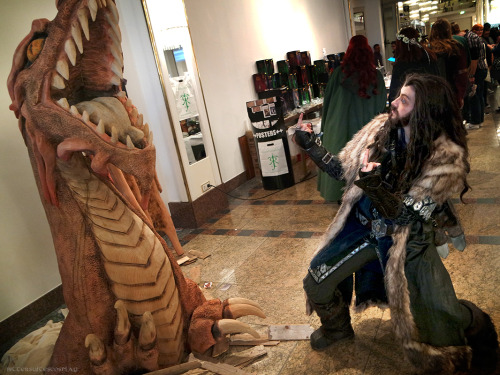 I met this asshole in the hall at Hobbitcon3 and I remembered some gestures Mr Baggins taught me, so