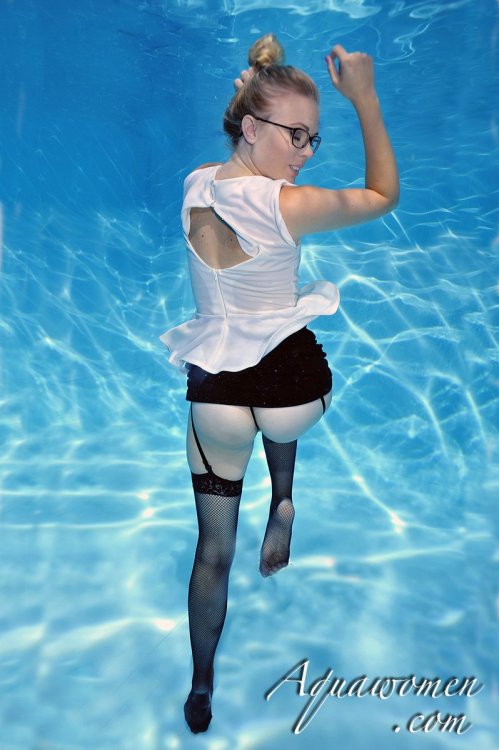 Many more wet and underwater pictures at my UMD section: https://umd.net/profile/i/uwfant/section/ph