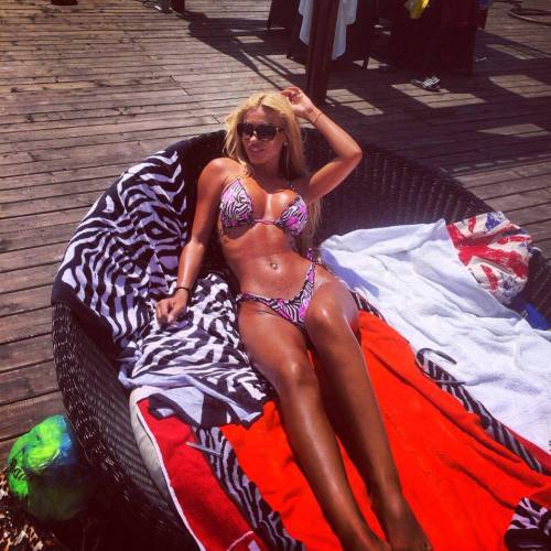 serresnews:  Loredana Chivu is an international glamour model and TV Personality from Romania, for more photos and videos click -> Loredana Chivu     