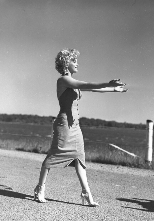 Marilyn Monroe on the set of Niagara (1953).