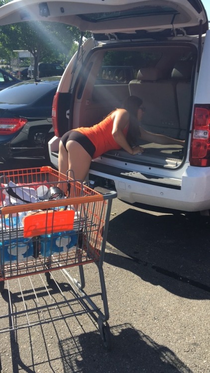 hotwife8477 - hotwife8477 - Loading up the car!! Hope no ones...