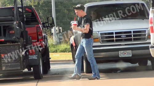 themanstalker: SO ARE YOU DROOLING YET?….SPOTTED AS HE WAS PUMPING GAS, THIS CUTE STUD KIND OF REMI