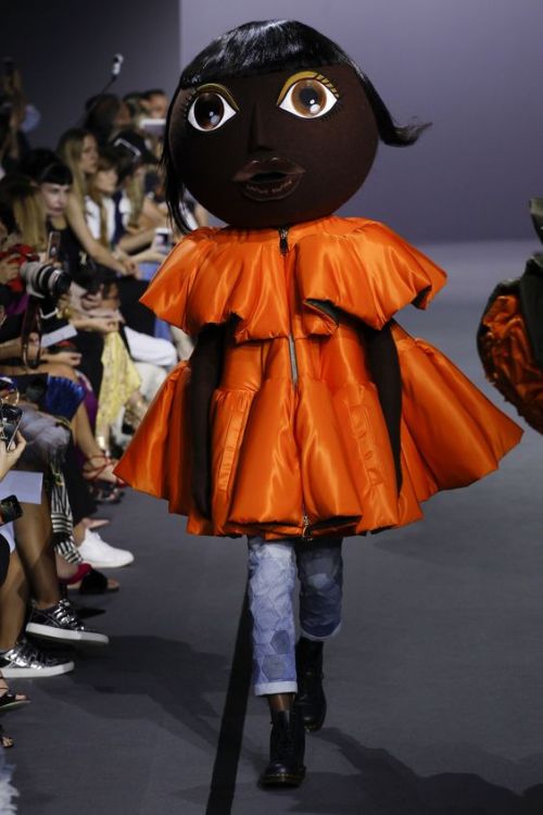 freerenata: therudecouture:Viktor &amp; Rolf fall 2017 couture collection honestly this gagged m
