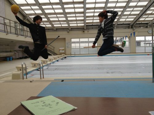 japanlove:Japanese teens playing Muggle Quidditch
