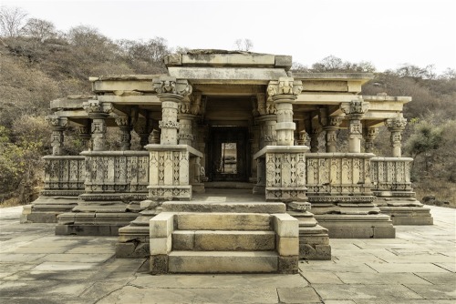 Bateshwar, Vishnu Temple, Madhya Pardesh, photos by Kevin Standage, more at https://kevinstandagepho