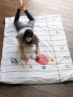 kateordie:  wickedclothes:  Doodle Duvet Cover This duvet cover, featured at Not on the High Street, comes with its own pack of 8 wash-out doodle colour pens, so you can jot down late-night thoughts, draw a masterpiece, write a story or leave a message