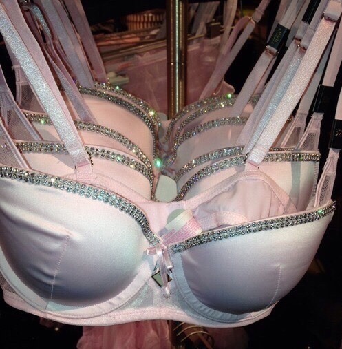 amarriedsissy:It’s so much fun to be feminine, to fantasize, shop and eventually wear pretty bras li