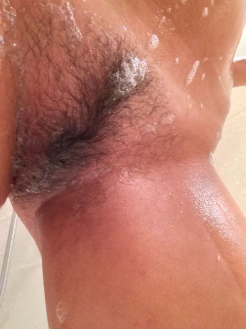 hairypussyselfie:Submit your hairy pussy selfie at hairypussyselfie.tumblr.com/submit Pelo d’Autore n° 4088Grandi pulizie…