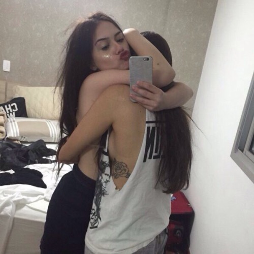 cutelesbians:  🌸✨🍥 