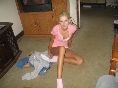 drstinkfingertoo:  A model example of how a good Girlfriend should be