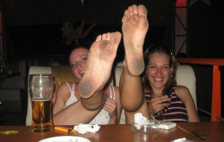 vandeworld: Flaunting their dirty soles