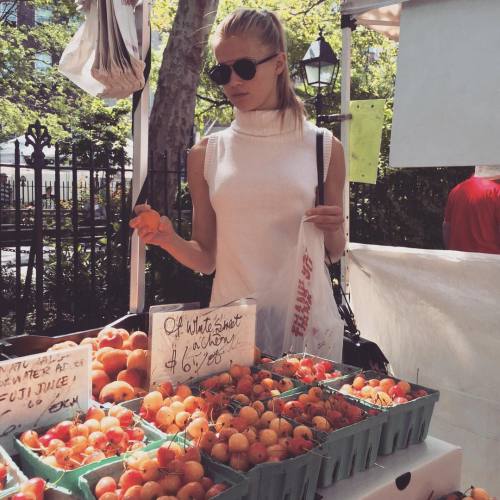 vitasidorkinalove: Saturday morning hunt at the farmers market #fruitsaddiction #farmmarket #summerf