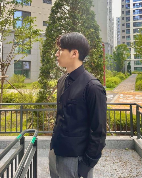 officialrovix: 210926 Hyuk’s Instagram Update | © hsh0705Nice weather#짜잔 Nice weather#Tada