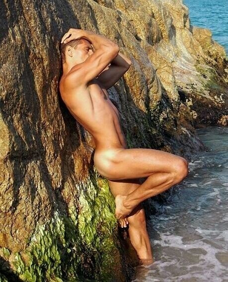mrwilldude:  Bare and inviting 
